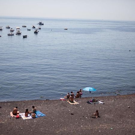 Un Tuffo Nella Baia Di Capomulini Bed & Breakfast Acireale Bagian luar foto