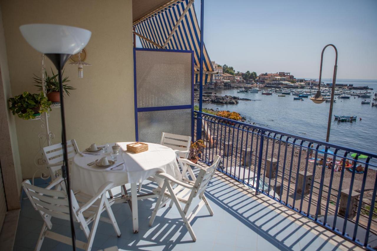 Un Tuffo Nella Baia Di Capomulini Bed & Breakfast Acireale Bagian luar foto