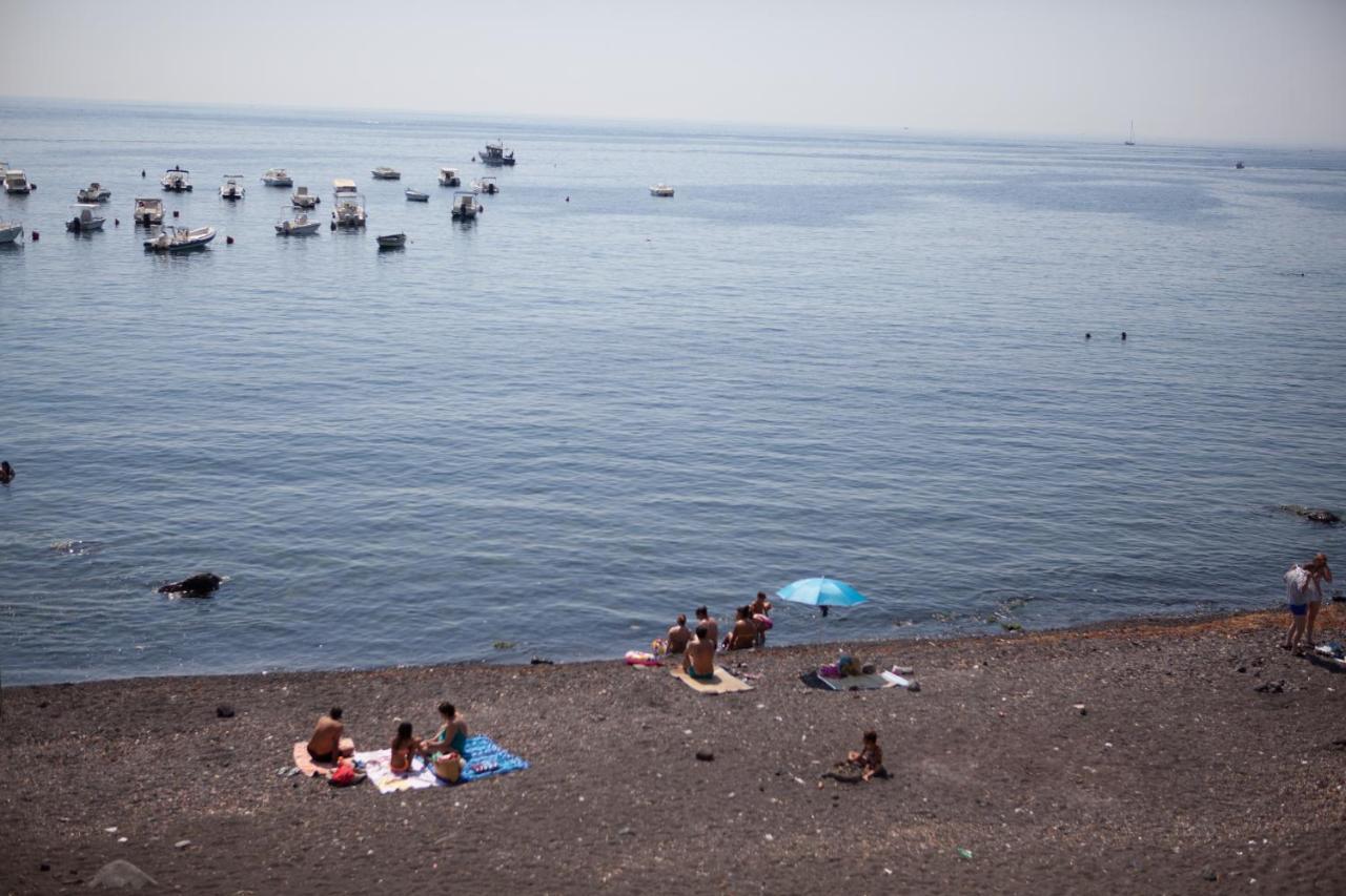 Un Tuffo Nella Baia Di Capomulini Bed & Breakfast Acireale Bagian luar foto