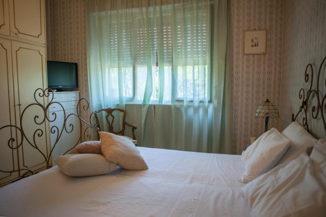 Un Tuffo Nella Baia Di Capomulini Bed & Breakfast Acireale Bagian luar foto