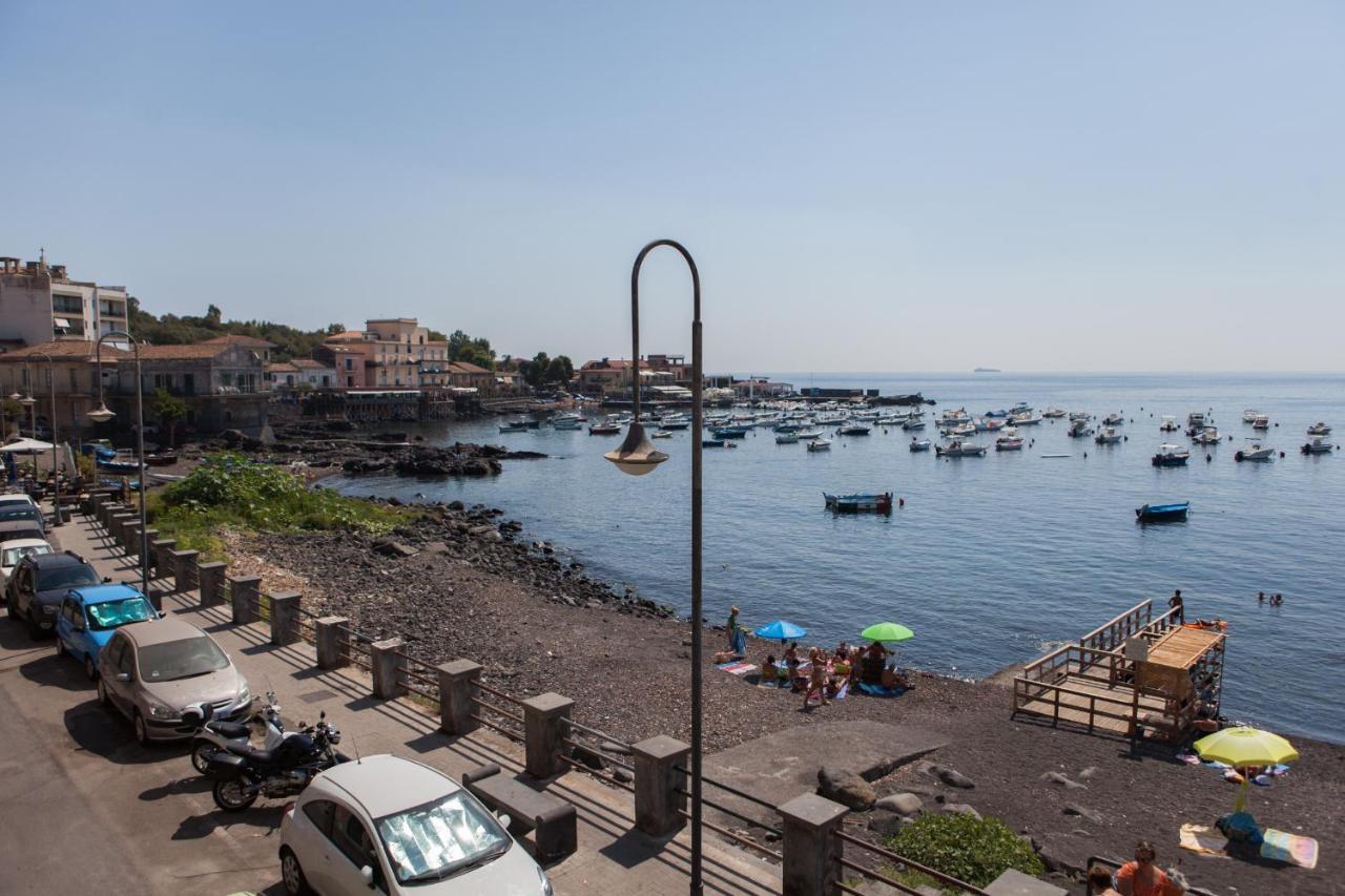 Un Tuffo Nella Baia Di Capomulini Bed & Breakfast Acireale Bagian luar foto