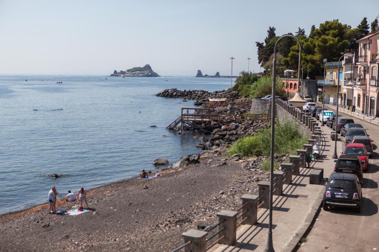 Un Tuffo Nella Baia Di Capomulini Bed & Breakfast Acireale Bagian luar foto