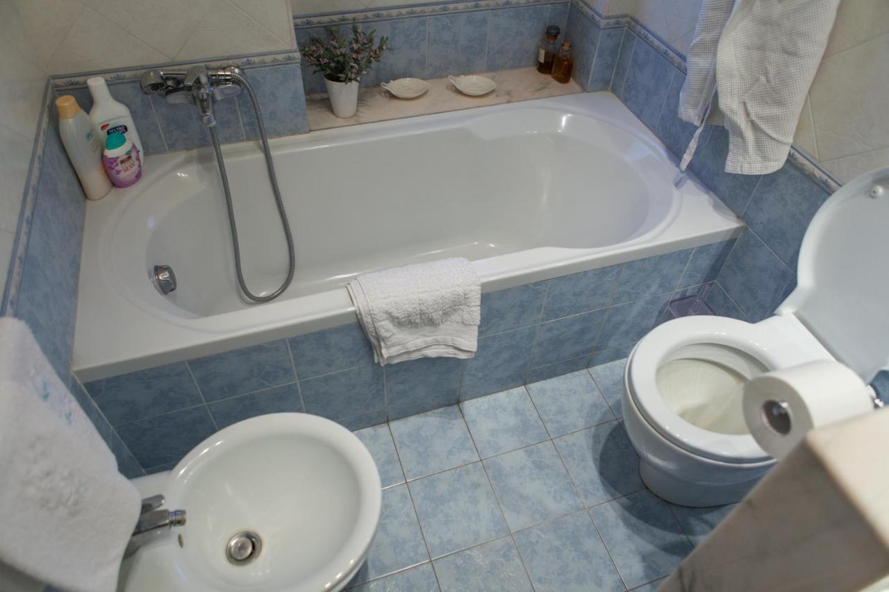 Un Tuffo Nella Baia Di Capomulini Bed & Breakfast Acireale Bagian luar foto