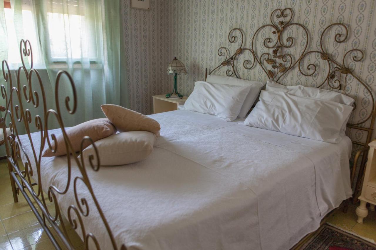 Un Tuffo Nella Baia Di Capomulini Bed & Breakfast Acireale Bagian luar foto